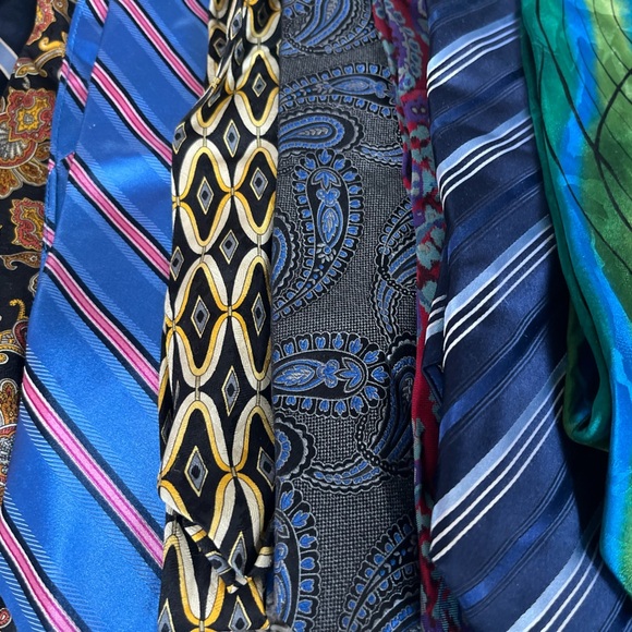 Assorted Dozen Men’s Silk Ties - Picture 2 of 8